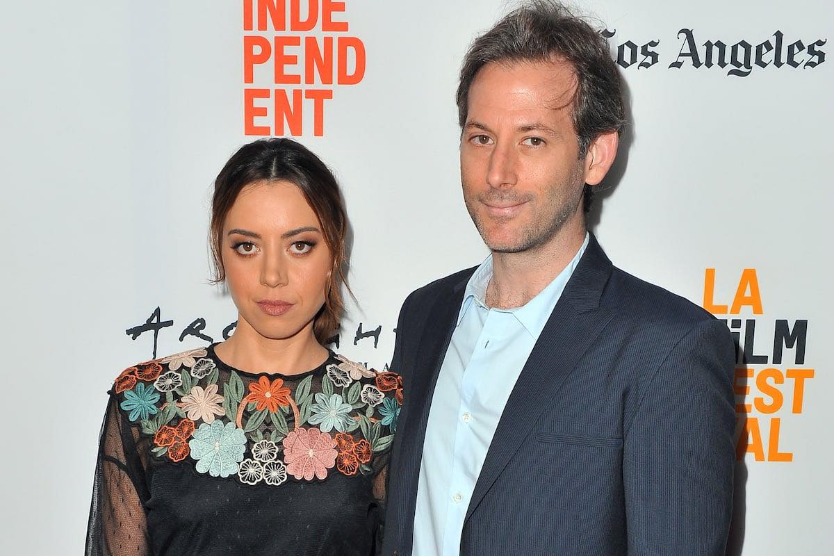 Fallece el cineasta Jeff Baena, esposo de Aubrey Plaza.