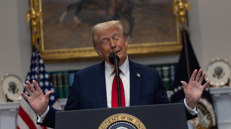 Trump anuncia orden para Bahía de Guantánamo para detener inmigrantes