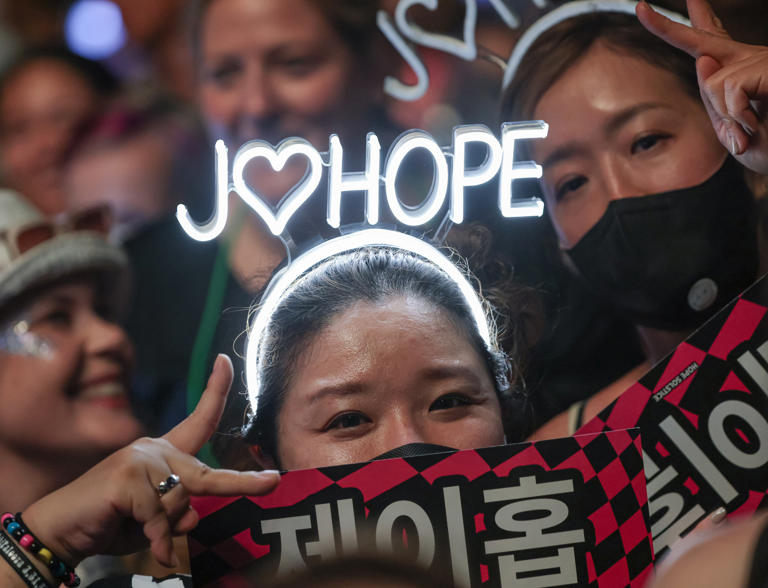 Preventa de J-Hope provoca un fenómeno llamado FOMO: ¿sabes de qué se trata?
