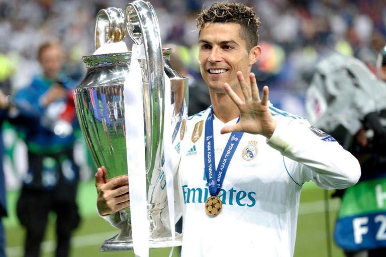 Felicitaciones en el mundo del futbol a Cristiano Ronaldo por sus 40 años.