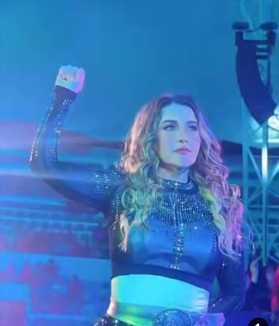 Alicia Villarreal lanzó señal de auxilio tras terminar concierto.