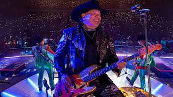 Bronco, pidió a los nuevos artistas “letras bonitas” en lugar de composiciones que “hasta pena da escuchar”.