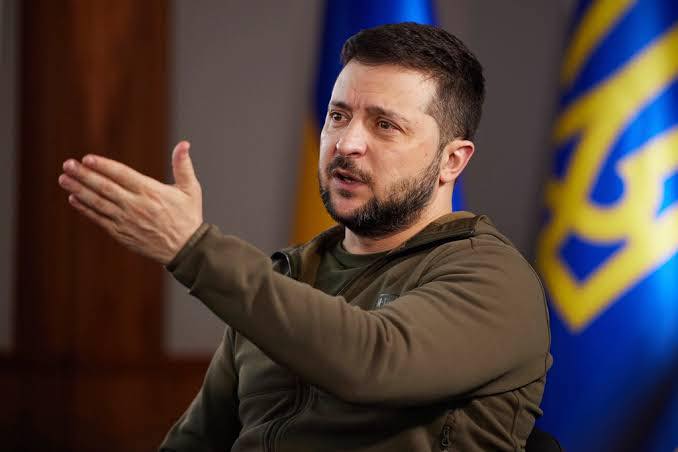 Zelensky acuerda pausar ataques a la energía en llamada con Trump.