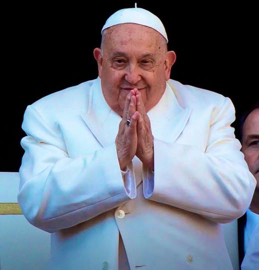 Papa Francisco sufrió dos episodios de crisis respiratoria y requiere ventilación mecánica