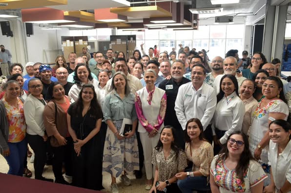 El Gobierno de Yucatán, representado por la titular de la Secretaría de Desarrollo.