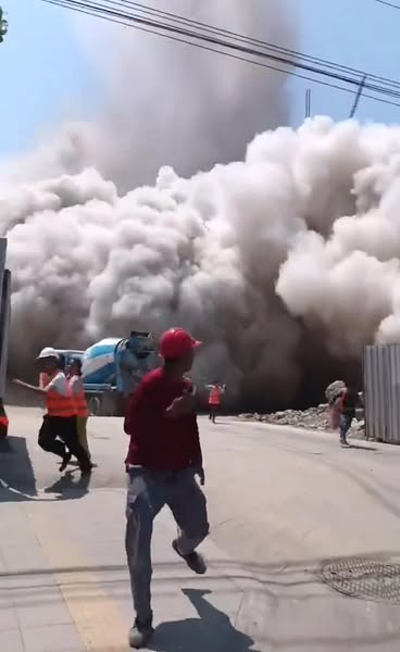 Un potente terremoto de magnitud 7,7 sacudió este viernes el centro de Myanmar, alcanzando también la vecina Tailandia y el suroeste de China.