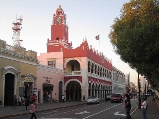 Detención de elemento de la SSP por conducta inapropiada en comercio de Mérida