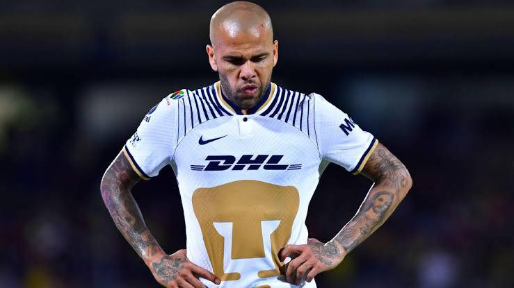 Dani Alves enfrentaría demanda de Pumas por incumplimiento de contrato