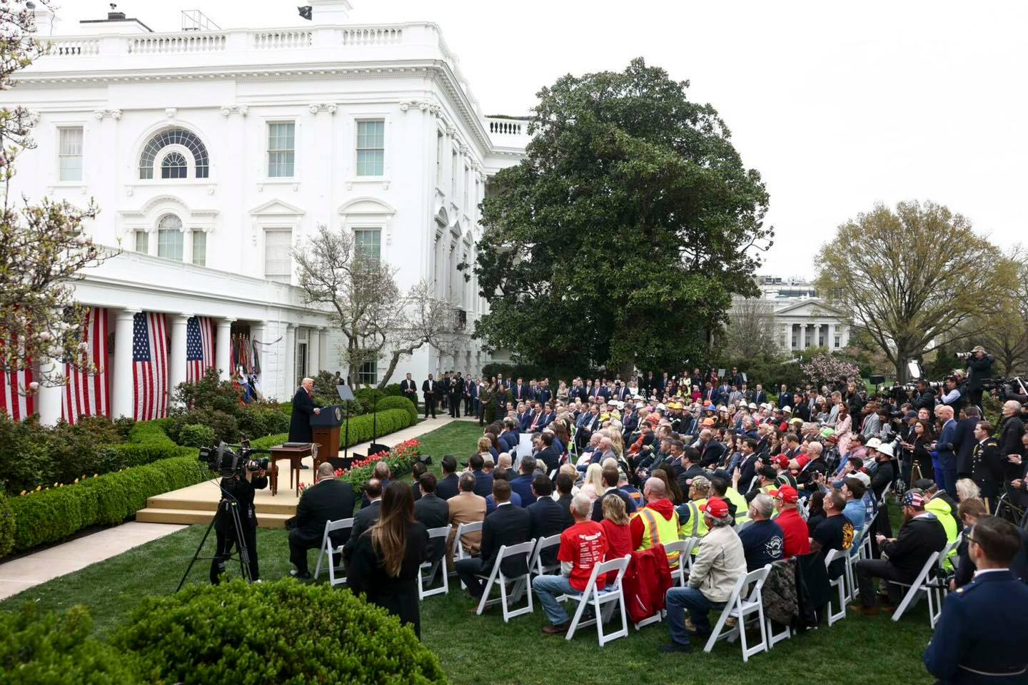 Trump anunció aranceles globales del 10%