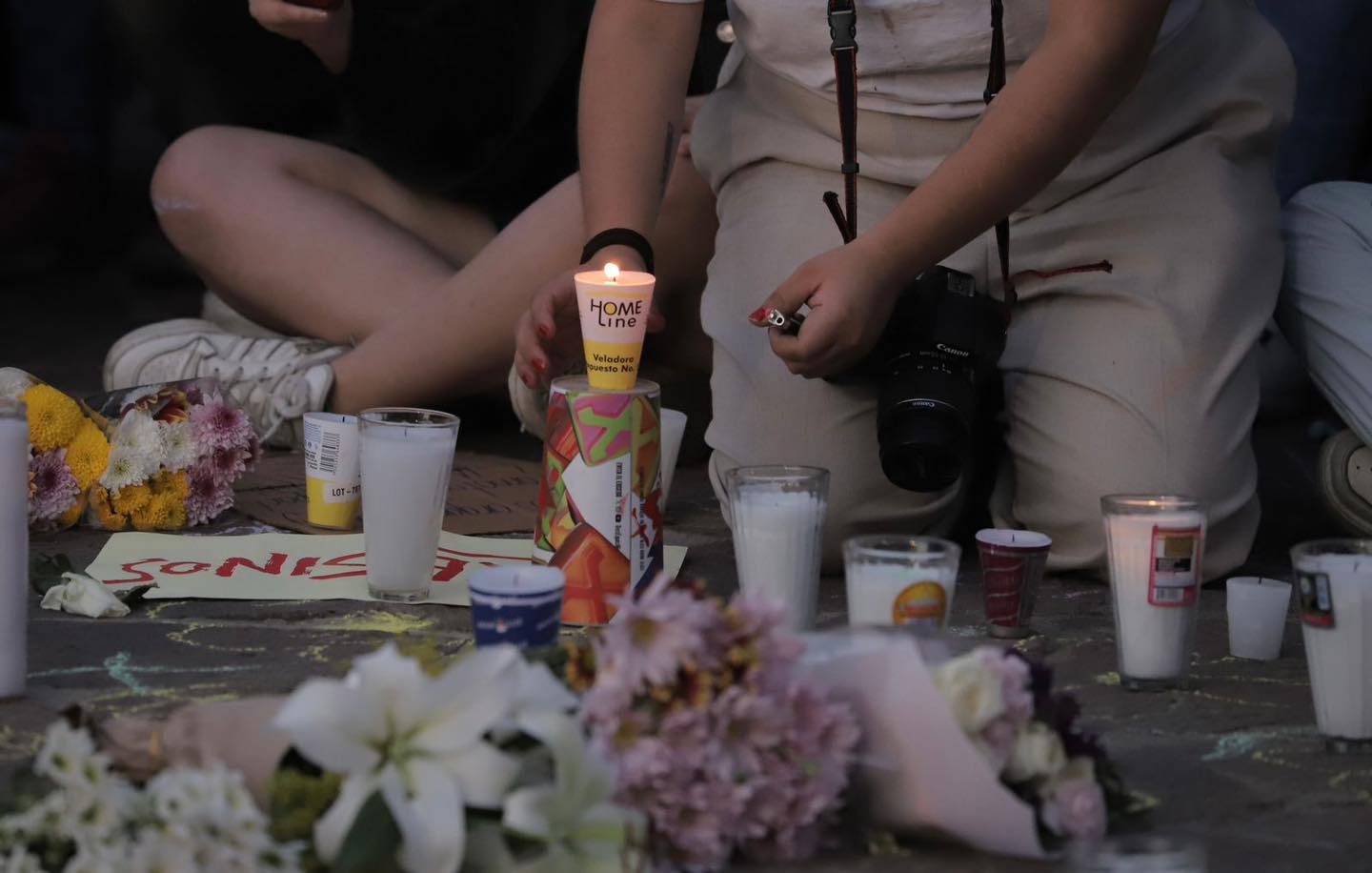Rinden homenaje a periodistas que perdieron la vida en el AXE Ceremonia