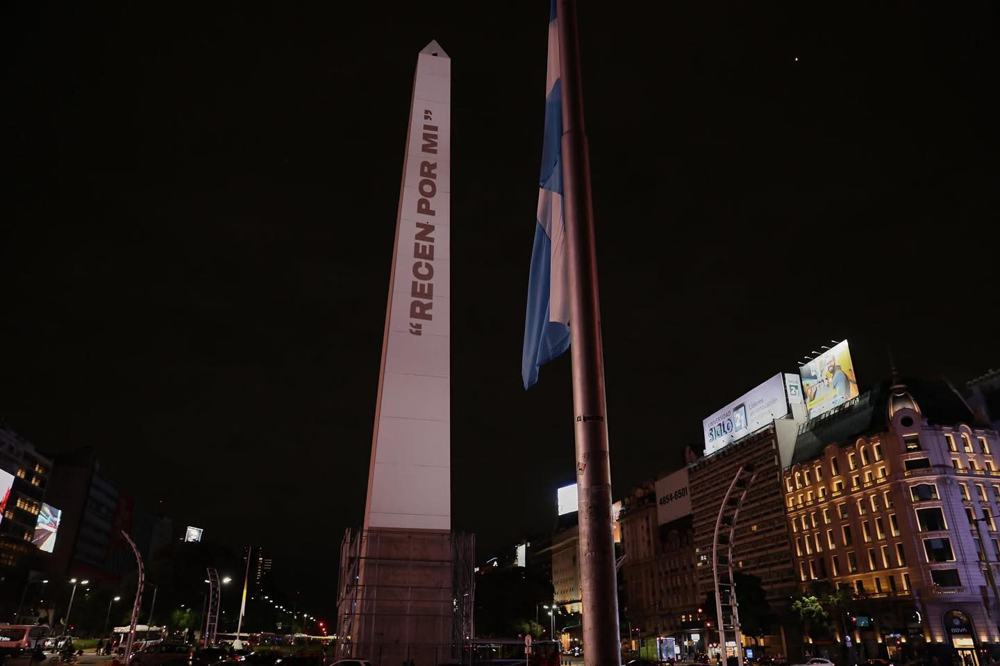 Homenaje al Papa Francisco en el Obelisco