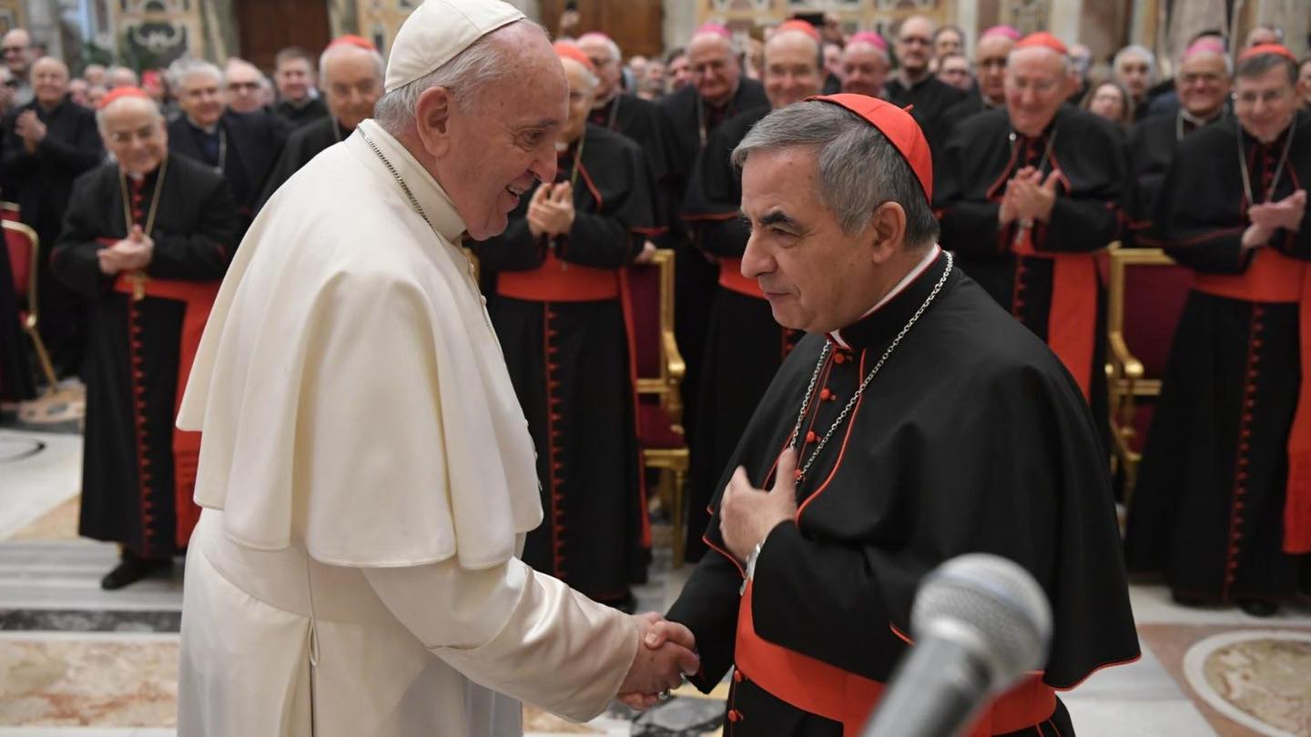 Angelo Becciu, el cardenal al que Francisco le quitó el voto en el Cónclave, ahora quiere elegir al próximo Papa