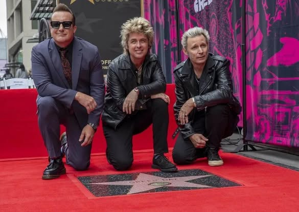 Green Day recibe su estrella en el Paseo de la Fama de Hollywood.