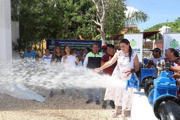 Cecilia Patrón entrega nuevo sistema de agua potable en Santa Gertrudis Copó, beneficiando a más de 1,600 habitantes.