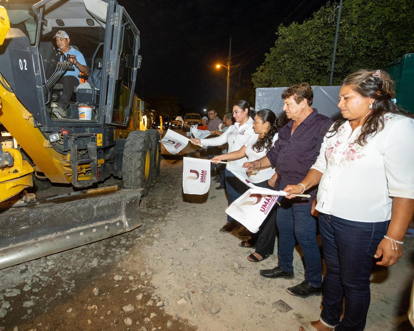 Inician obras de pavimentación y alumbrado en Siglo XXI, Umán.