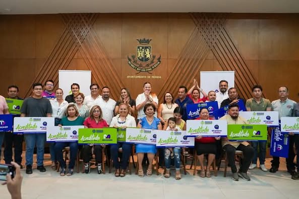 Mérida impulsa el desarrollo y la justicia social con capacitación y apoyos económicos para emprendedores.