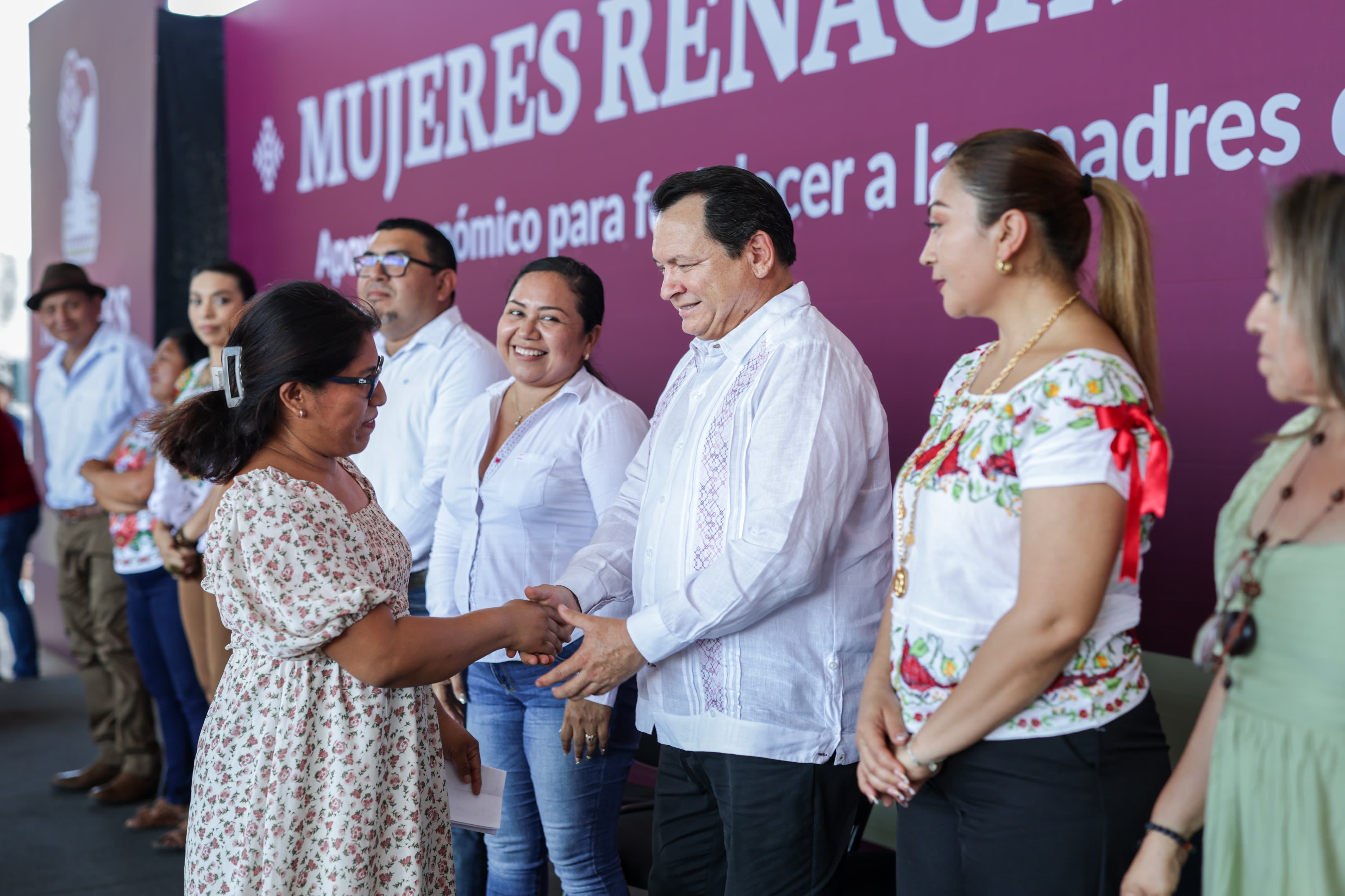 ¡El programa Mujeres Renacimiento ya visitó los 106 municipios de Yucatán!