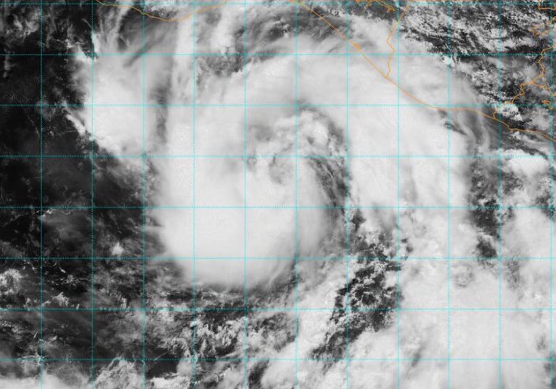 Erick podría alcanzar categoría 5, alertan autoridades mexicanas