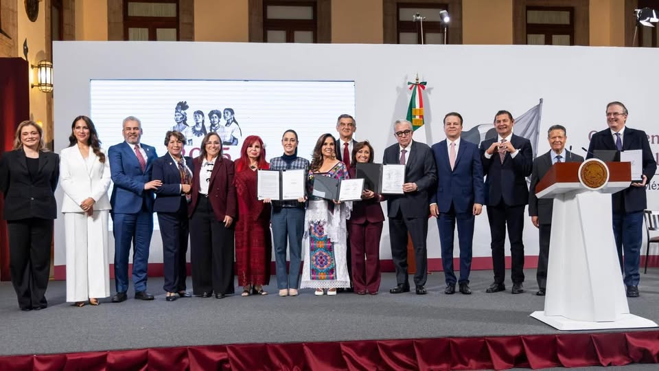 Sheinbaum firma convenios con 14 gobernadores.