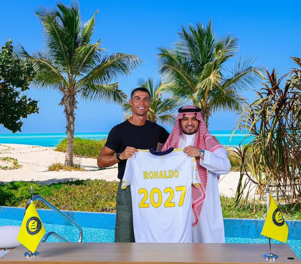 Cristiano Ronaldo renueva contrato con Al Nassr hasta 2027