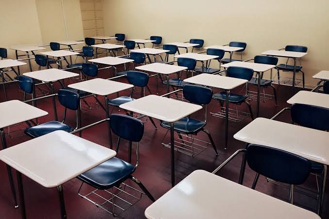 Los maestros regresan a dar clases