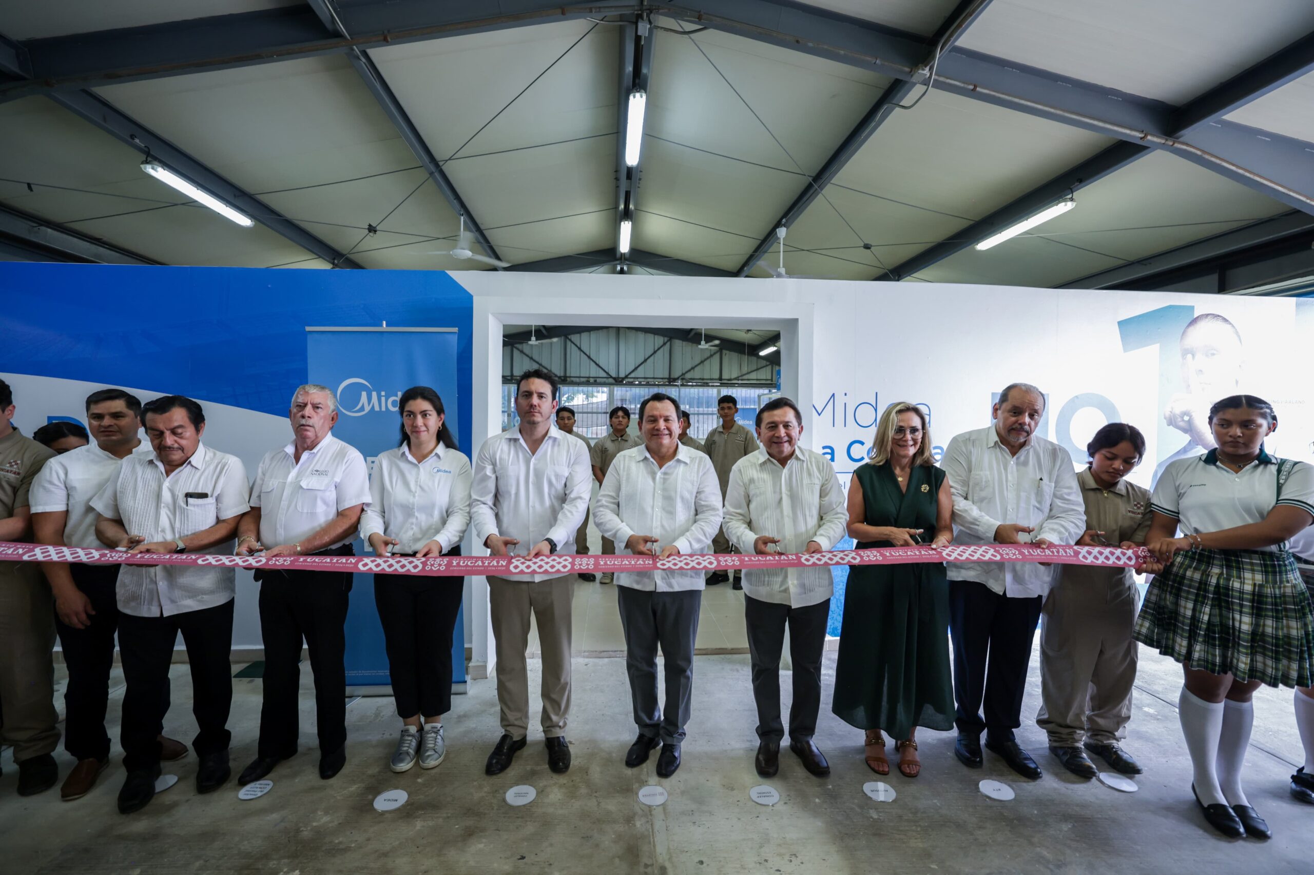 Renacimiento Maya fortalece la educación técnica en Yucatán con nuevos laboratorios y convenios.