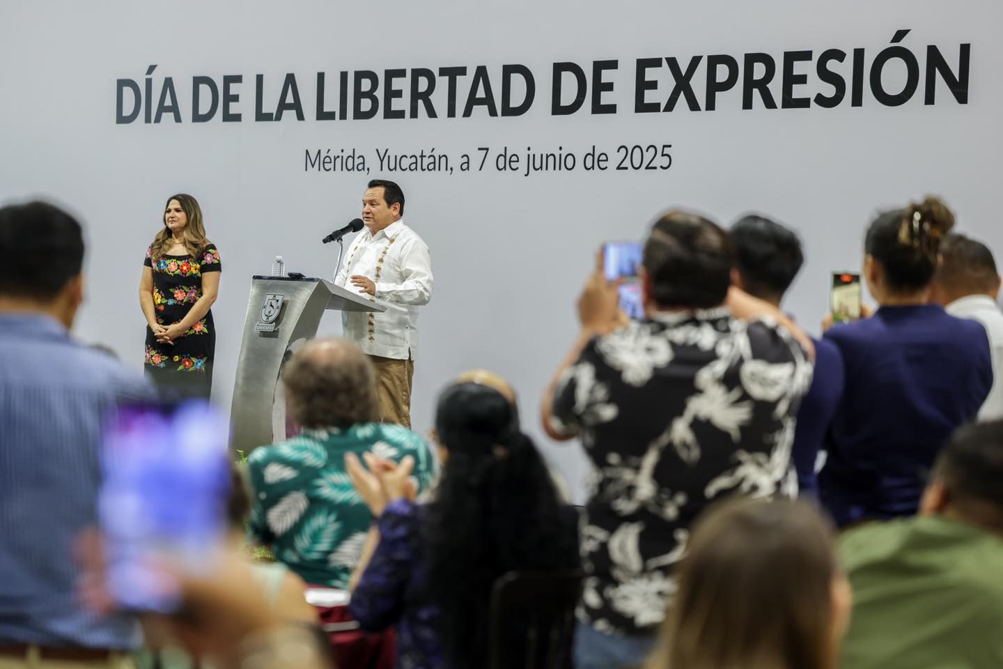 Reconocen a periodistas en el Día de la Libertad de Expresión