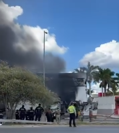 Alerta por incendio en bodega de materiales plásticos