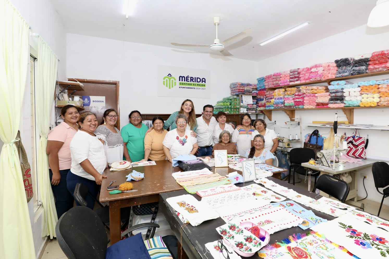 Cecilia Patrón impulsa a emprendedoras meridanas de la industria textil.