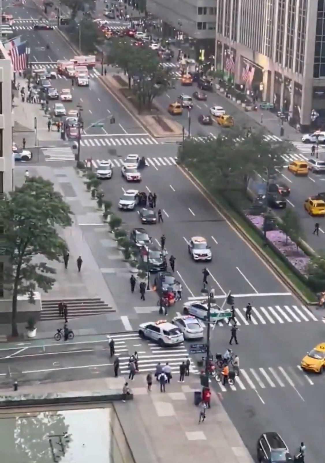 Tiroteo en edificio de la NFL en Manhattan deja cinco decesos