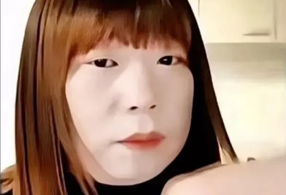 Sister Hong: El Impactante Caso del Hombre que Engañó a Más de 1,600 Hombres Fingiendo Ser Mujer