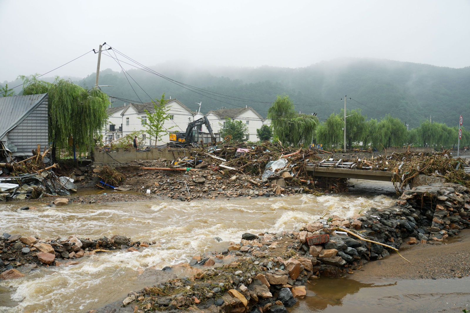 Al menos 34 decesos tras fuertes lluvias e inundaciones en Beijing, China