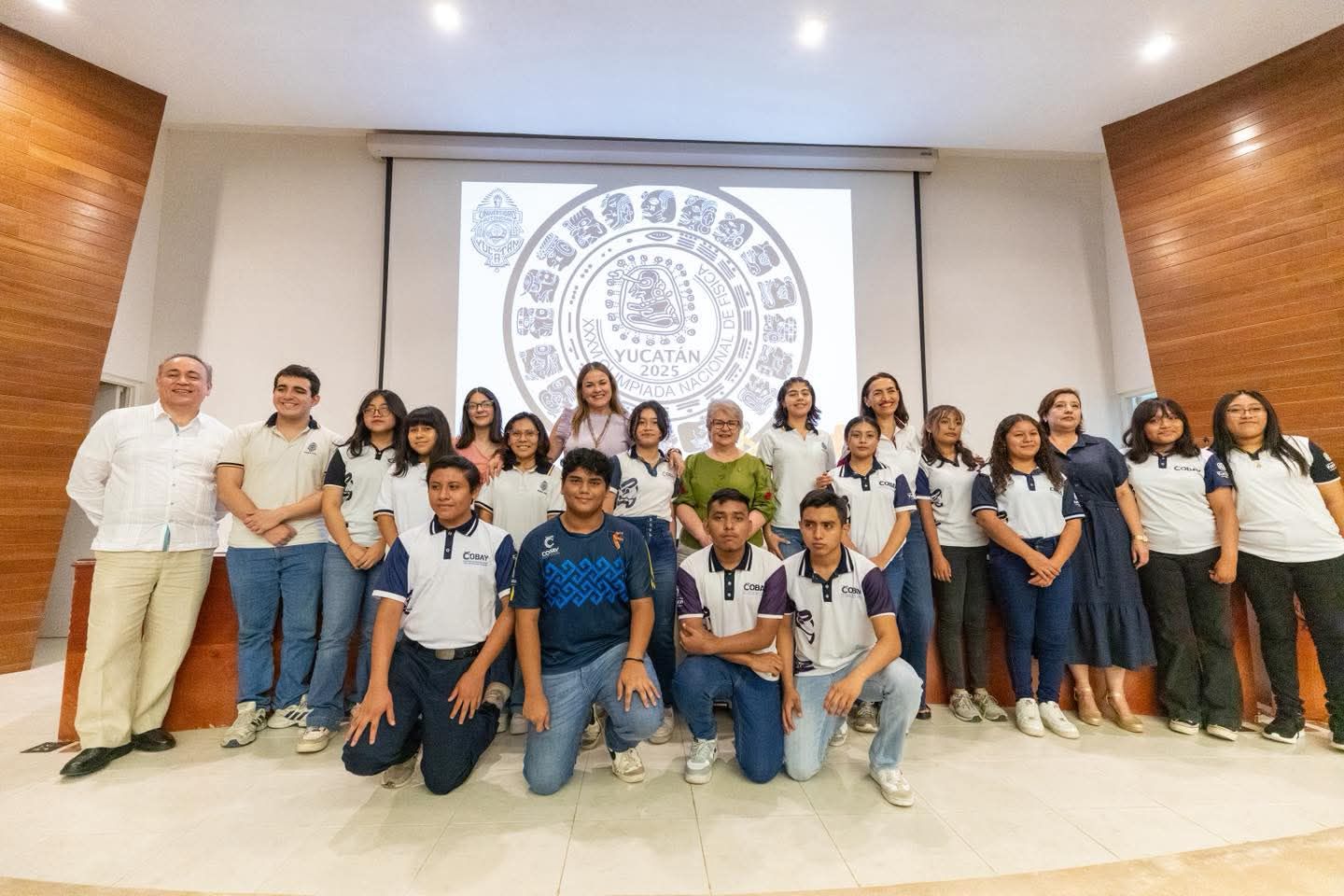 Cecilia Patrón reconoce a ganadores de la Fase Estatal de la Olimpiada Nacional de Física