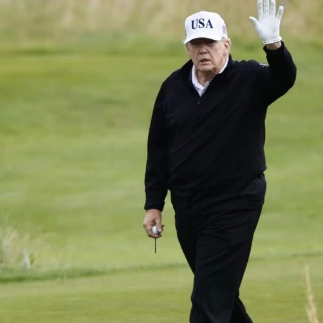 Trump se relaja jugando golf en Escocia previo a importantes reuniones políticas
