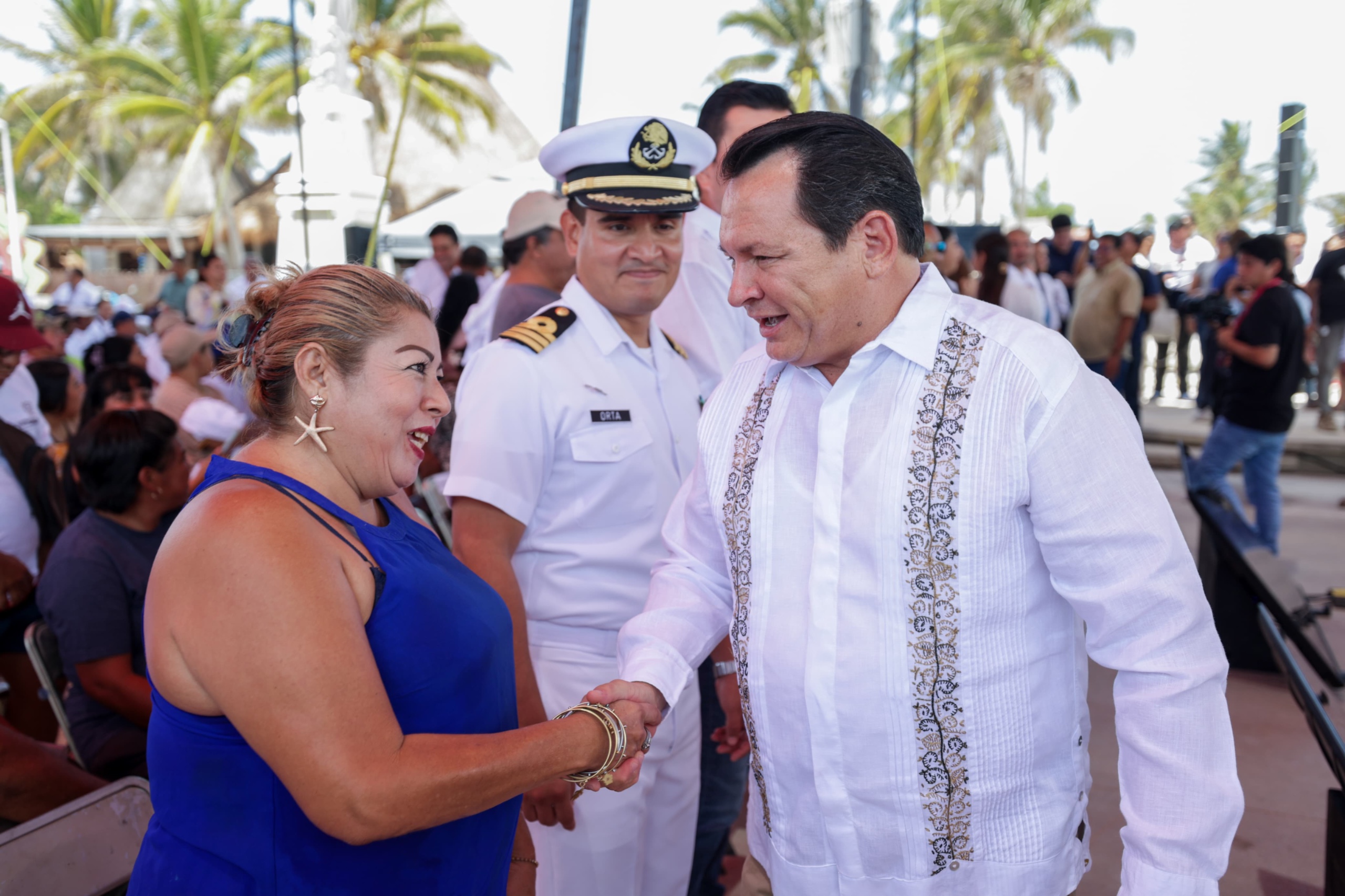 Gobernador Díaz Mena apoya a pescadores y pescadoras de Progreso