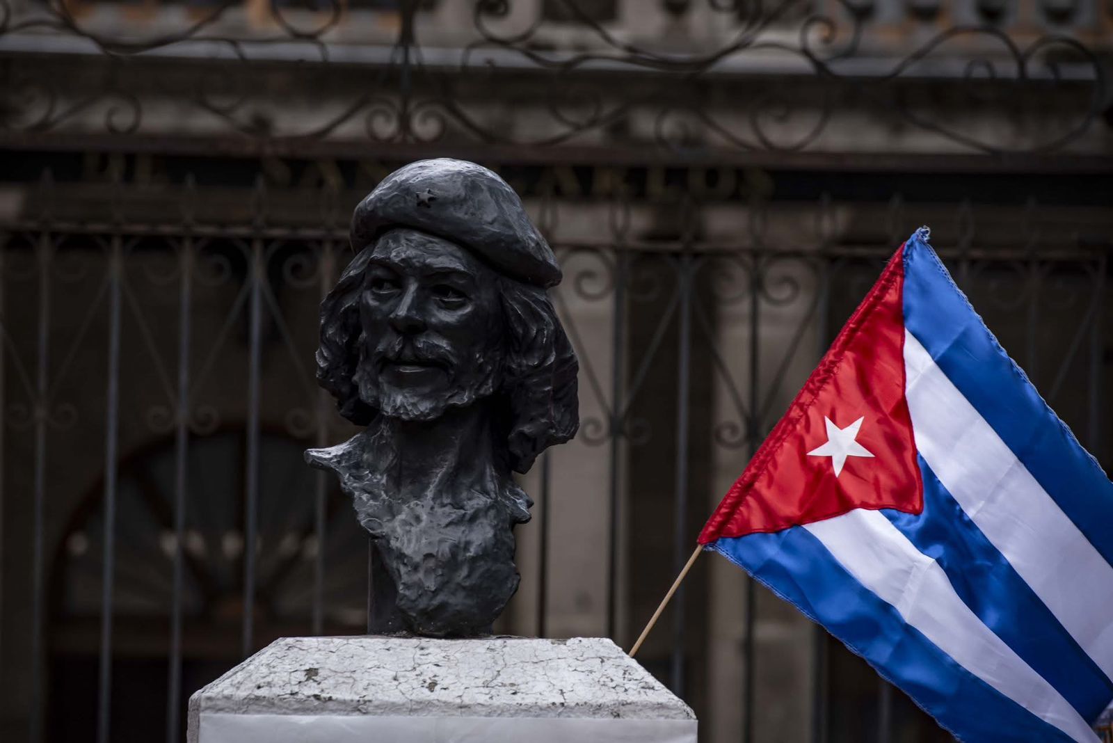 Posible subasta ilegal de esculturas de figuras históricas como el «Che» Guevara y Fidel Castro en la CDMX