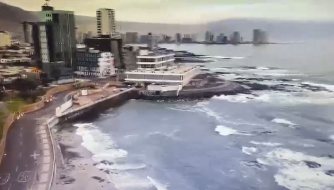 Alerta de tsunami del borde costero en Iquique tras una alerta de tsunami