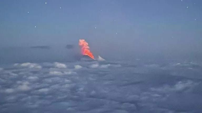 ¡Alerta Máxima! El Volcán Klyuchevskoi, el Gigante de Kamchatka, Despierta Pocas Horas Después del Terremoto Devastador
