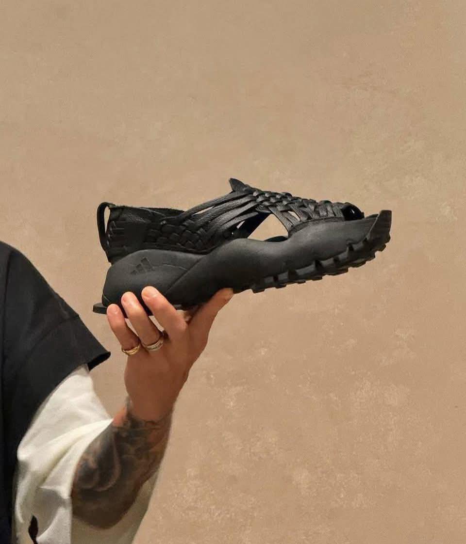 Oaxaca acusa a Adidas de apropiación cultural por diseño de huaraches y anuncia acciones legales