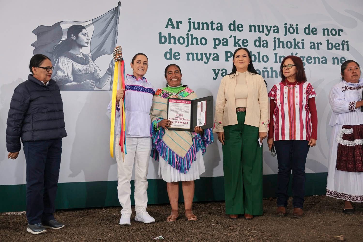 Claudia Sheinbaum Pardo entrega 139.9 millones de pesos en beneficio de comunidades indígenas y afromexicanas en Amealco, Querétaro