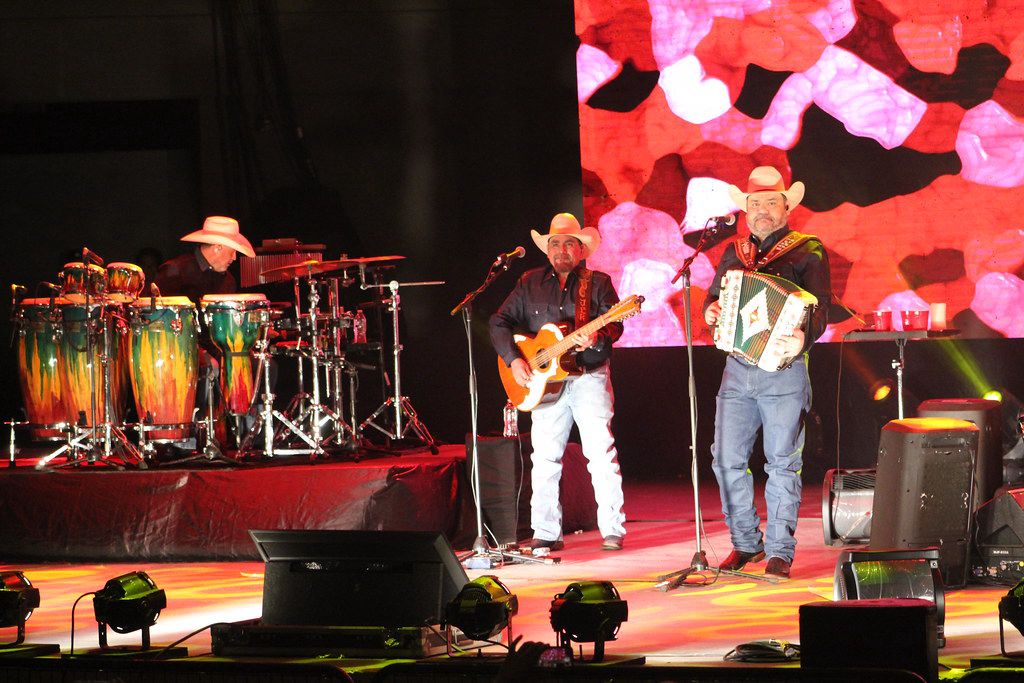 Grupo Intocable presenta ‘Estamos Todos’: Canción inédita que une y abraza a migrantes mexicanos