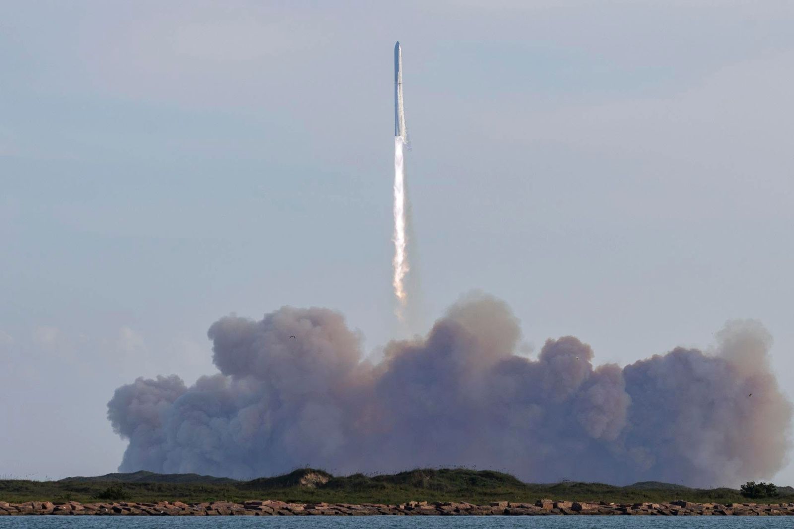 Starship de SpaceX; cumplió exitosamente su décimo lanzamiento de prueba