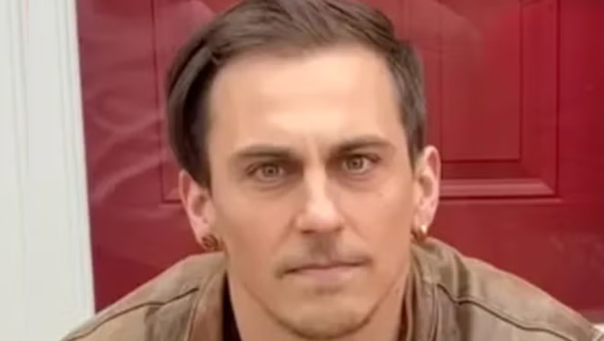 «Adam Turck, actor y héroe local, muere tras intervenir en un conflicto vecinal en Richmond»