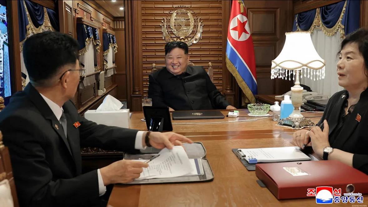 Kim Jong-un asiste a desfile militar en Pekín