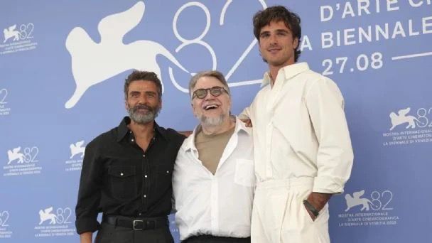 Guillermo del Toro conquista Venecia con su épico Frankenstein