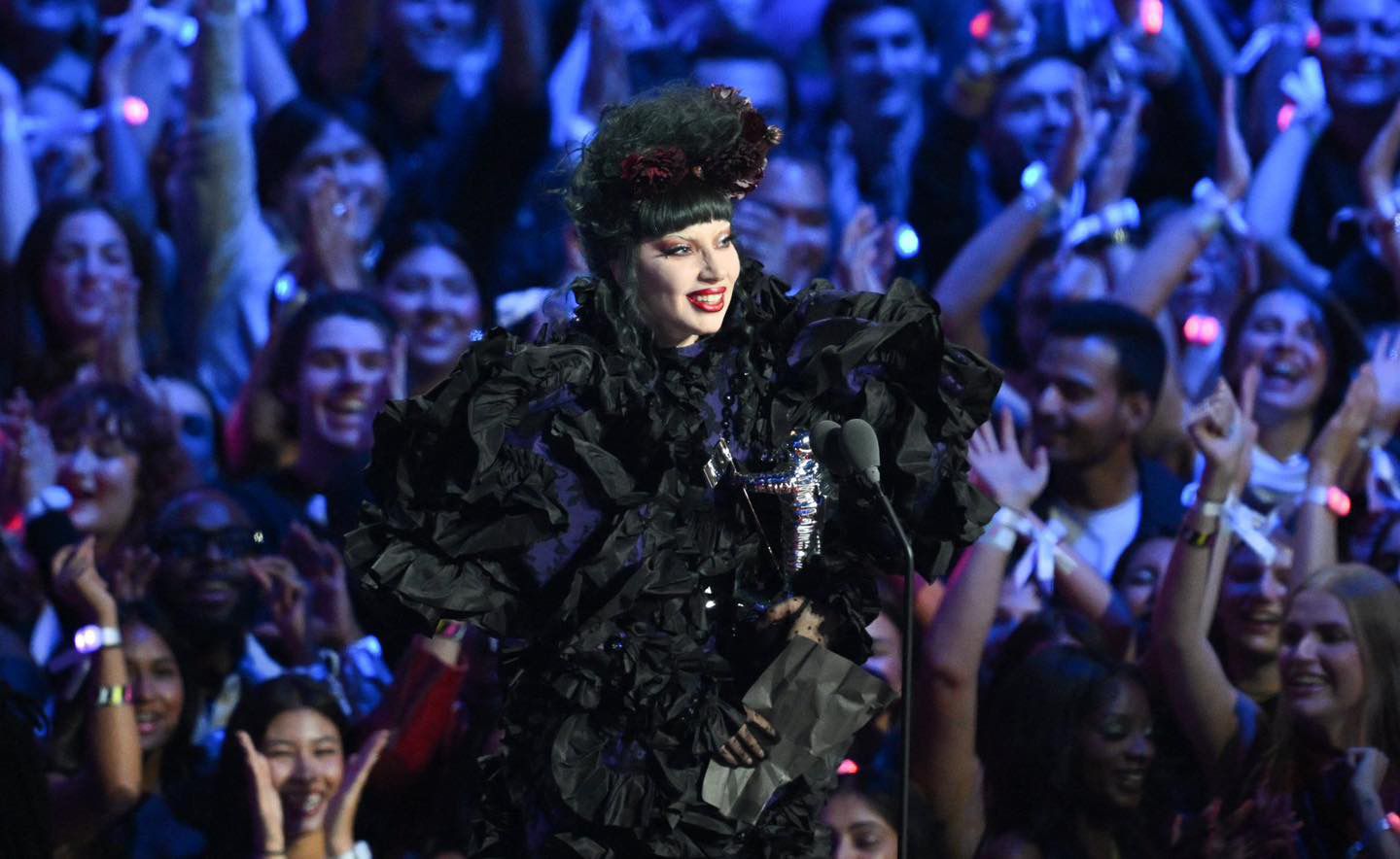 Lady Gaga recibe el premio “Artista del Año” en los MTV VMAs 2025
