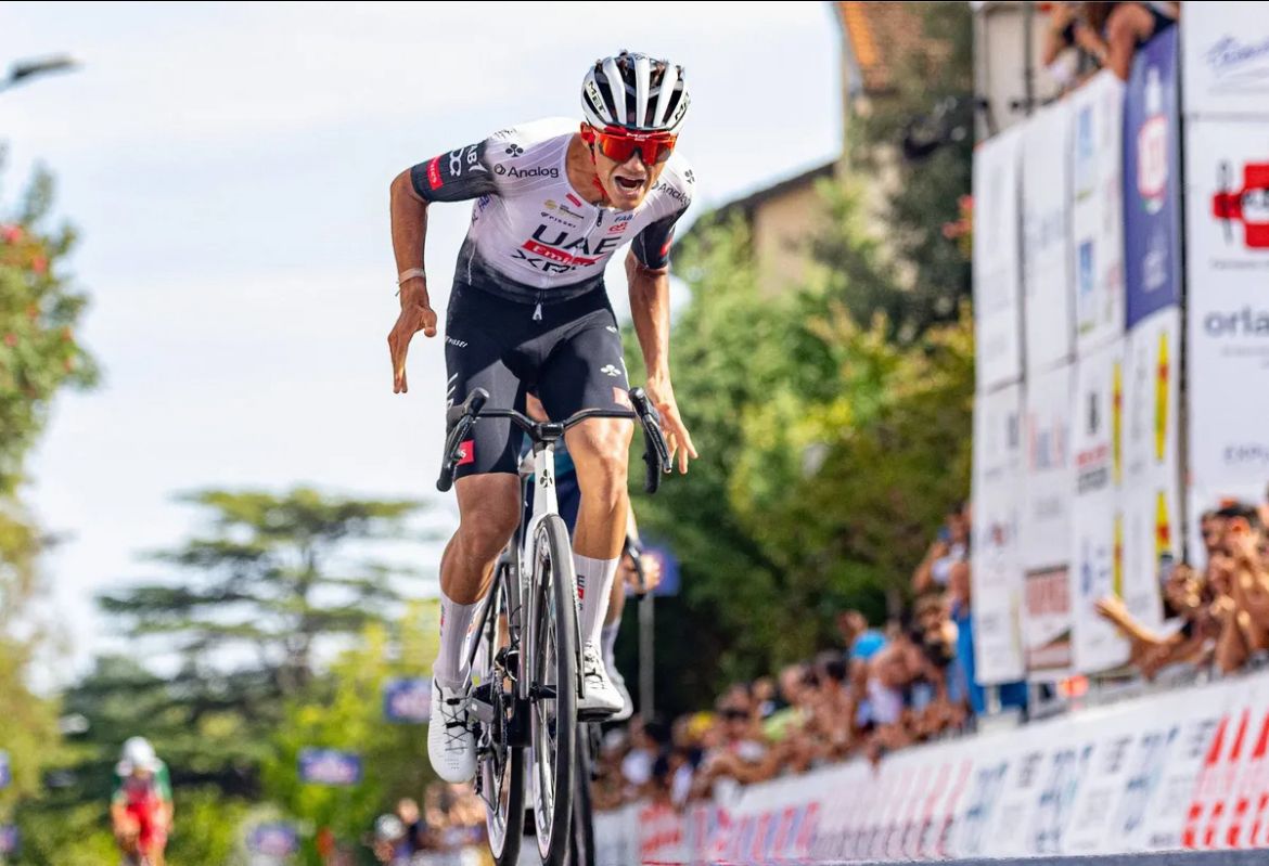 Isaac del Toro se coronó en primer lugar en la 97ª edición del Giro della Toscana 2025