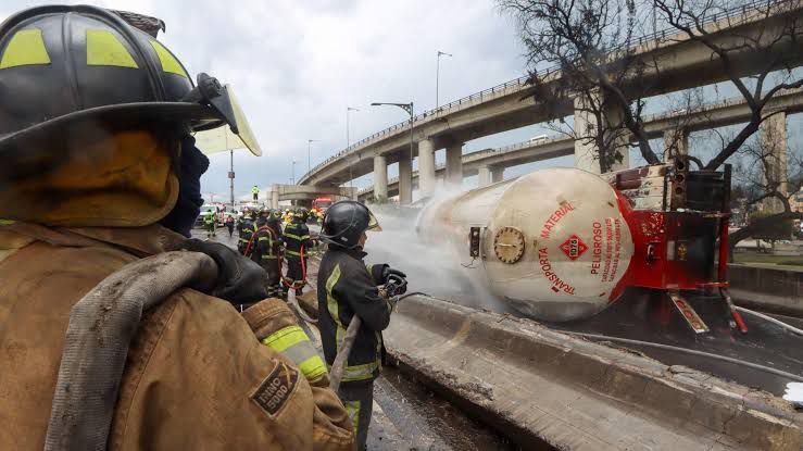 8 fallecidos y 94 heridos en explosión de pipa de gas