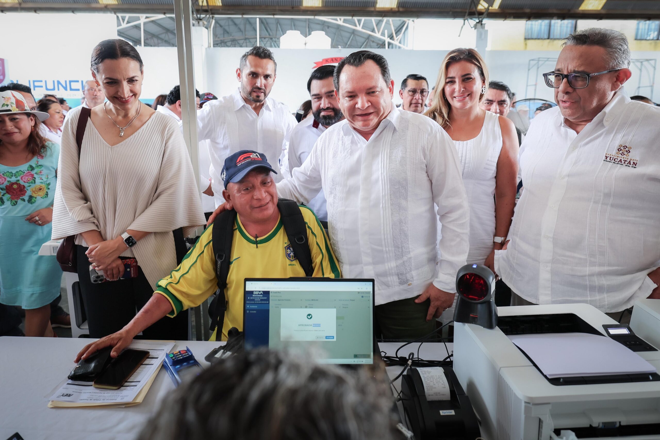 Joaquín Díaz Mena inauguró la Ventanilla Única Estatal Móvil en Kanasín