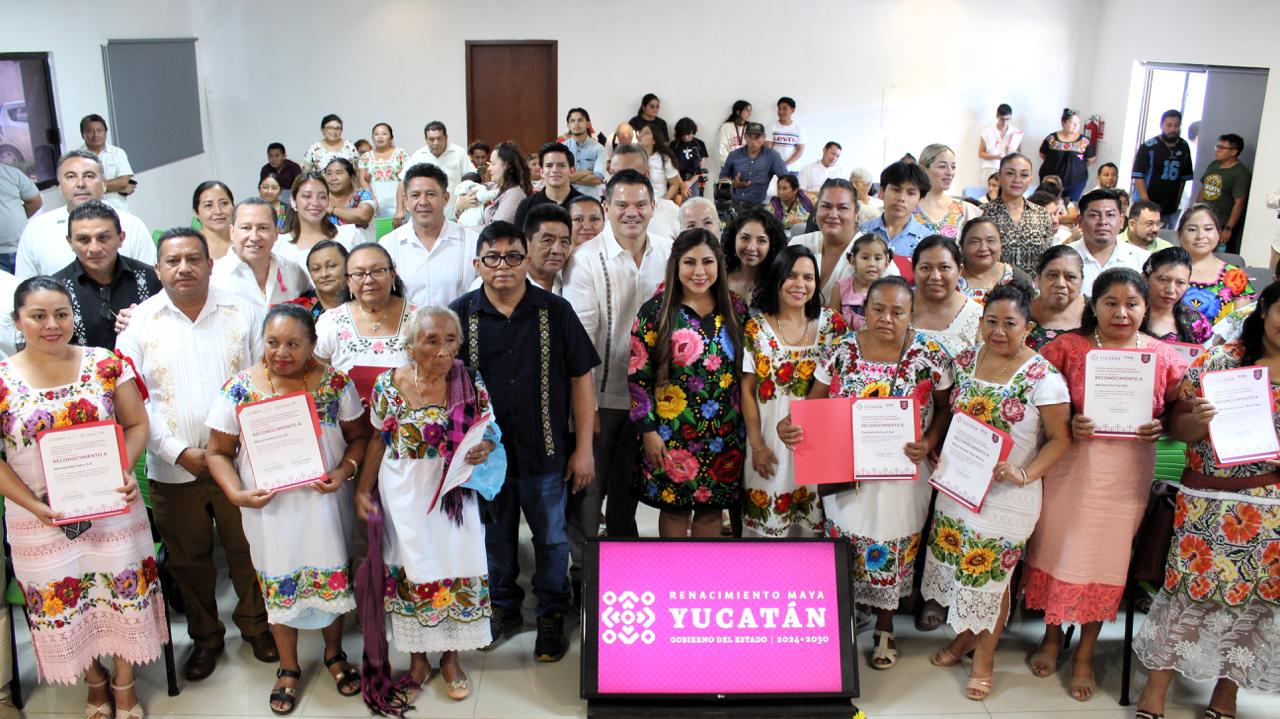 Reconocen la Excelencia en Artesanía y Bordado en Yucatán 2025